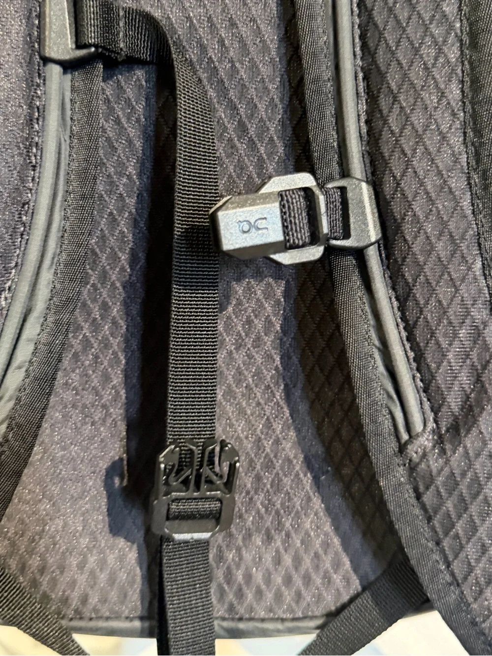 On cloud running  gray Black Men’s Technical Backpack
